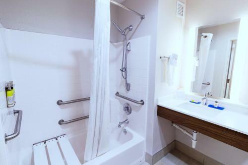 Holiday Inn Express Hotel & Suites Crestview South I-10
