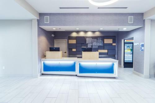 Holiday Inn Express Hotel & Suites Crestview South I-10