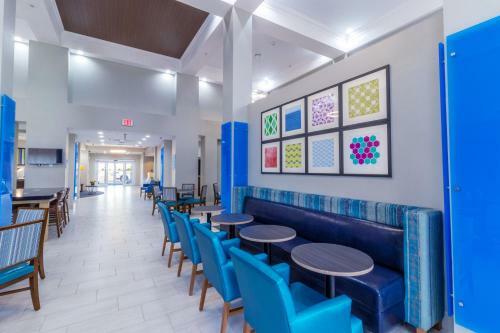 Holiday Inn Express Hotel & Suites Crestview South I-10