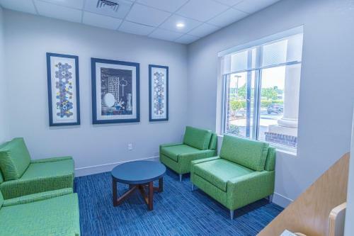 Holiday Inn Express Hotel & Suites Crestview South I-10