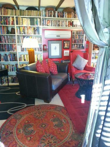 Hostal Rainbow Inn Bed And Breakfast