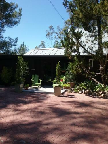 Hostal Rainbow Inn Bed And Breakfast