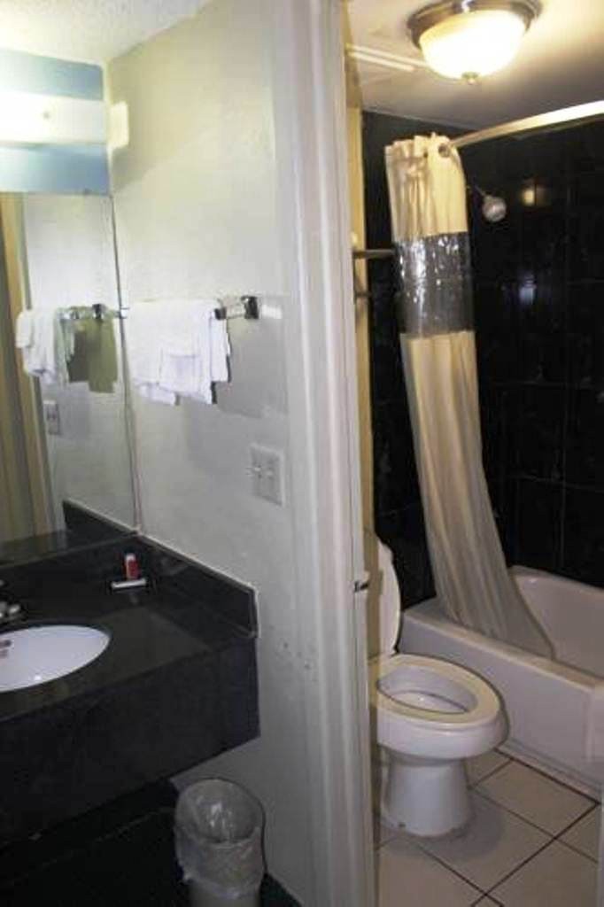 Motel Days Inn West Busch Gardens