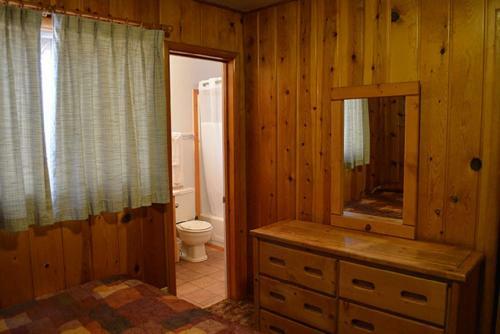 Lodge Whispering Pines Resort