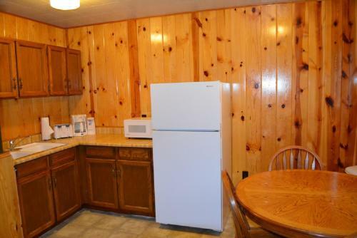 Lodge Whispering Pines Resort