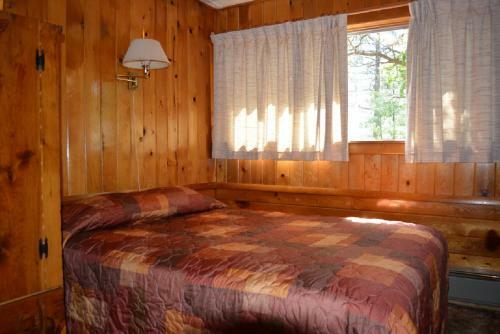 Lodge Whispering Pines Resort