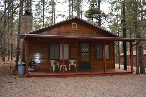 Lodge Whispering Pines Resort