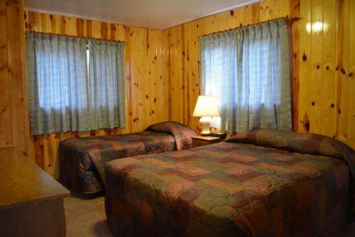 Lodge Whispering Pines Resort