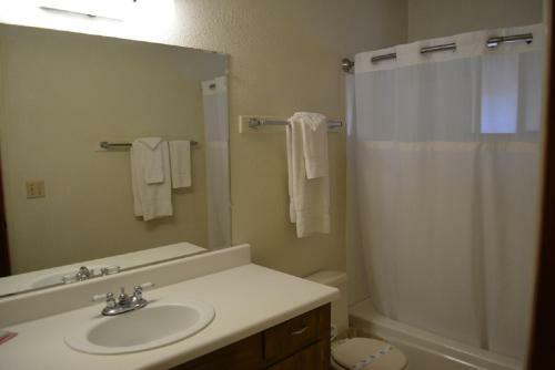 Lodge Whispering Pines Resort