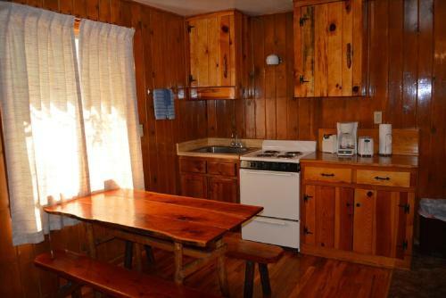 Lodge Whispering Pines Resort