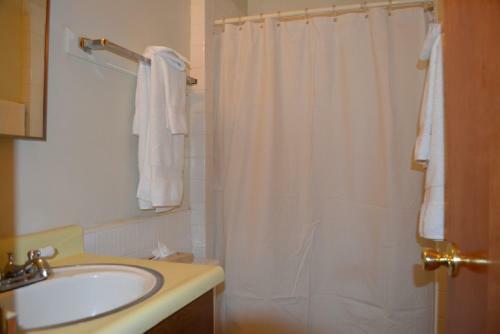 Lodge Whispering Pines Resort