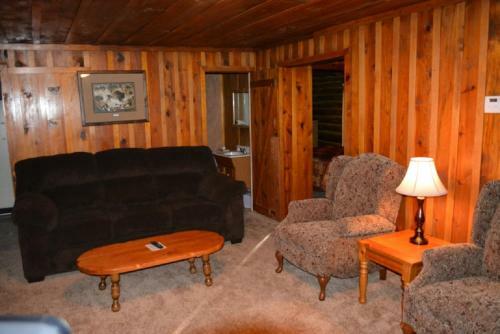 Lodge Whispering Pines Resort
