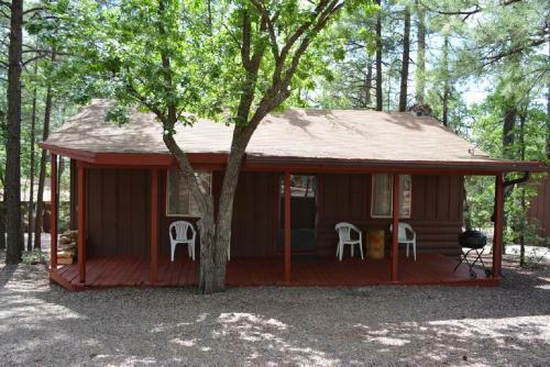 Lodge Whispering Pines Resort