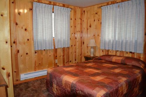 Lodge Whispering Pines Resort