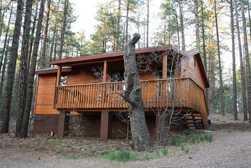 Lodge Whispering Pines Resort
