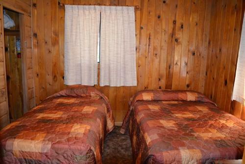 Lodge Whispering Pines Resort