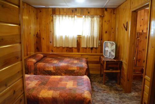 Lodge Whispering Pines Resort