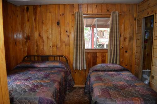 Lodge Whispering Pines Resort