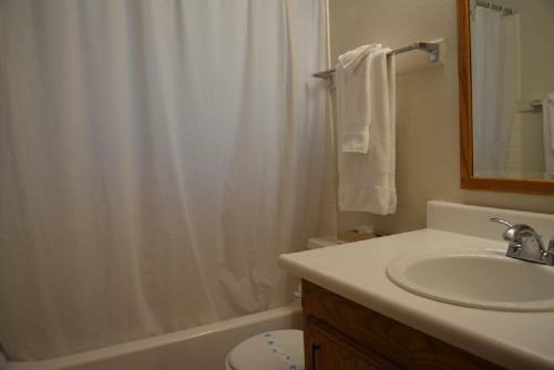Lodge Whispering Pines Resort