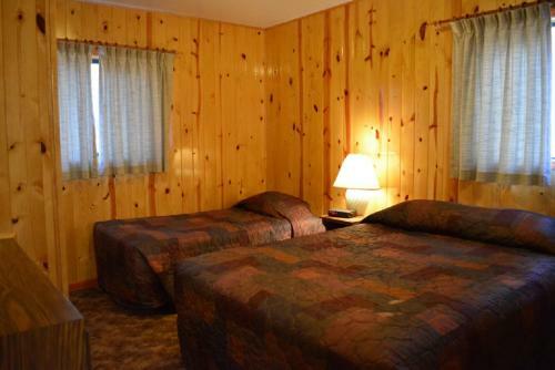 Lodge Whispering Pines Resort