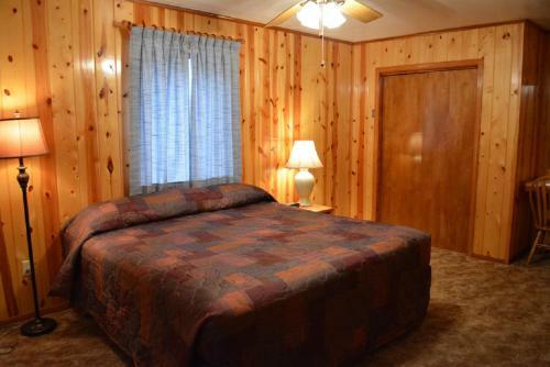 Lodge Whispering Pines Resort
