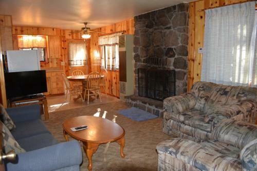 Lodge Whispering Pines Resort