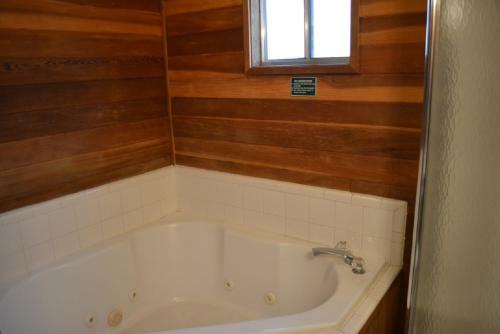 Lodge Whispering Pines Resort