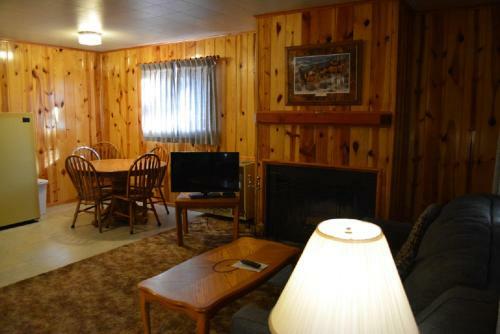 Lodge Whispering Pines Resort