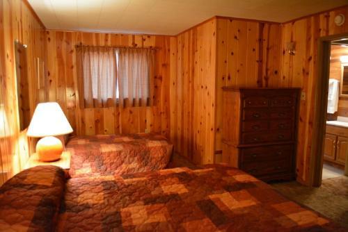 Lodge Whispering Pines Resort