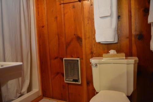Lodge Whispering Pines Resort