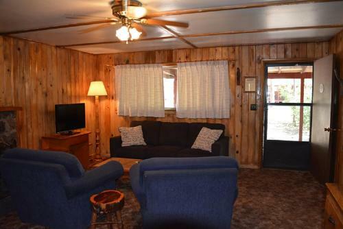 Lodge Whispering Pines Resort