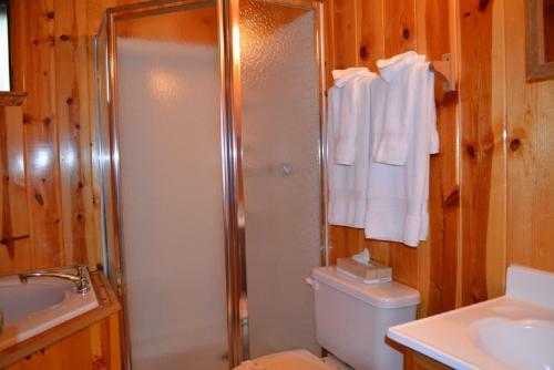 Lodge Whispering Pines Resort