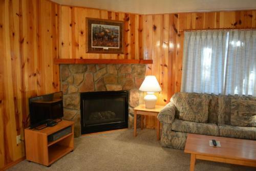 Lodge Whispering Pines Resort