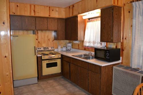 Lodge Whispering Pines Resort