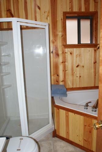 Lodge Whispering Pines Resort