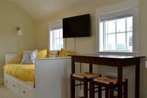 Rainbows End Four-bedroom Home