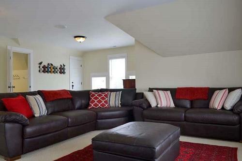 Rainbows End Four-bedroom Home