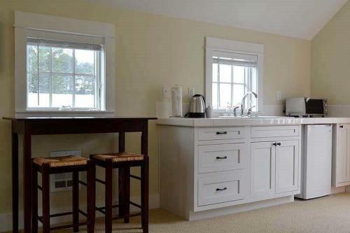 Rainbows End Four-bedroom Home