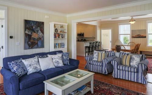 Rainbows End Four-bedroom Home