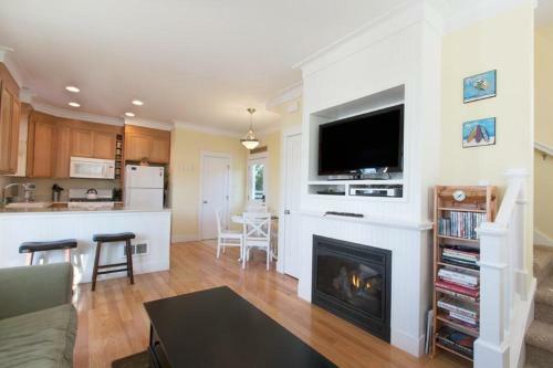 Koa Surf N Board Two-bedroom Home