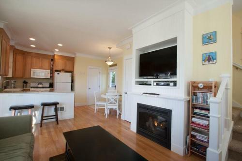 Koa Surf N Board Two-bedroom Home