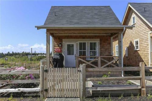 Crescent Moon Cottage Two-bedroom Home
