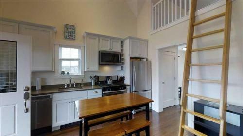 Crescent Moon Cottage Two-bedroom Home