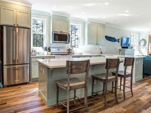 Ocean Tailsfour-bedroom Home