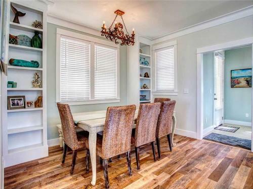 Ocean Tailsfour-bedroom Home