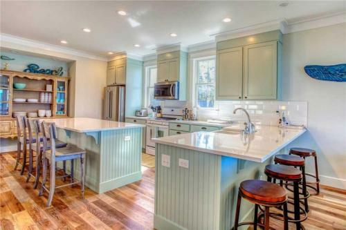 Ocean Tailsfour-bedroom Home
