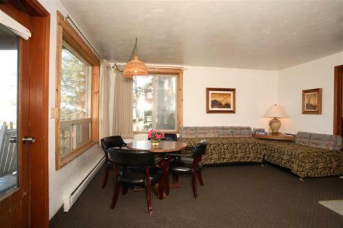 Hotel Sandpiper Beach Resort