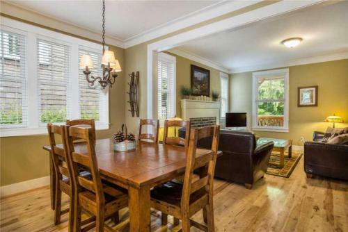 Into The Woods Three-bedroom Home