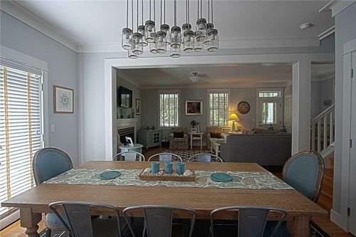 Ggs Grotto Four-bedroom Home