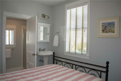 Ggs Grotto Four-bedroom Home